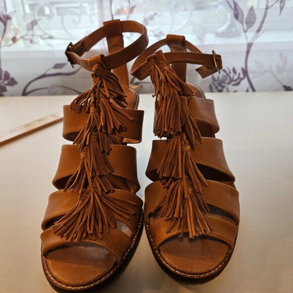 Tommy Bahama Beige Sandals Size 8 - Picture 1 of 12